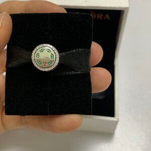 Pandora Feliz Navidad Exclusive Charm